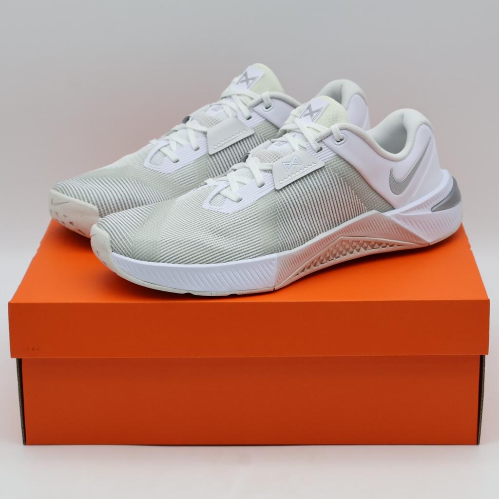 HQ2620-100 Nike Metcon 10 White Platinum Tint Wolf Grey Metallic Silver (Women's