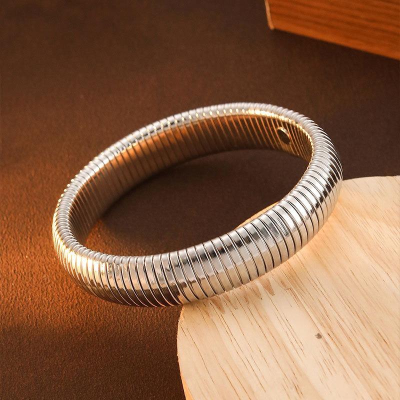 

Модный очаровательный браслет для женщин серебряный