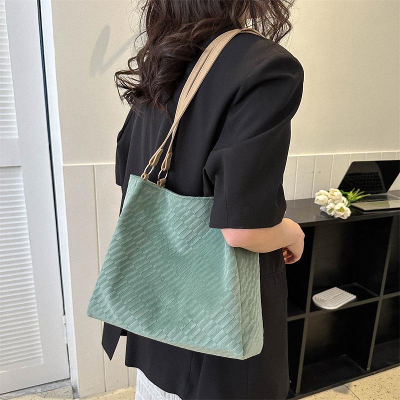 Bag Women's Spring 2025 New Trendy Fashion Tote Bag Large Capacity Texture Simple Niche Portable Shoulder Bag