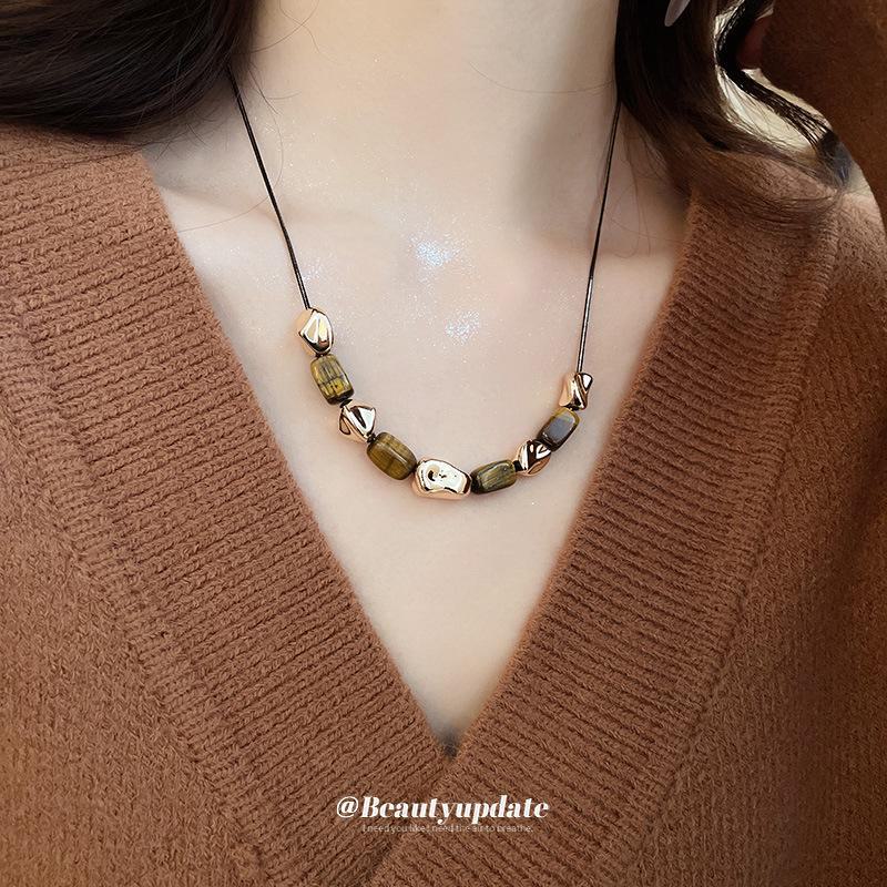 Collier Carré Pierre Œil de Tigre Maillard pour Femmes - Chaîne Clavicule Mode Rétro Automne/Hiver