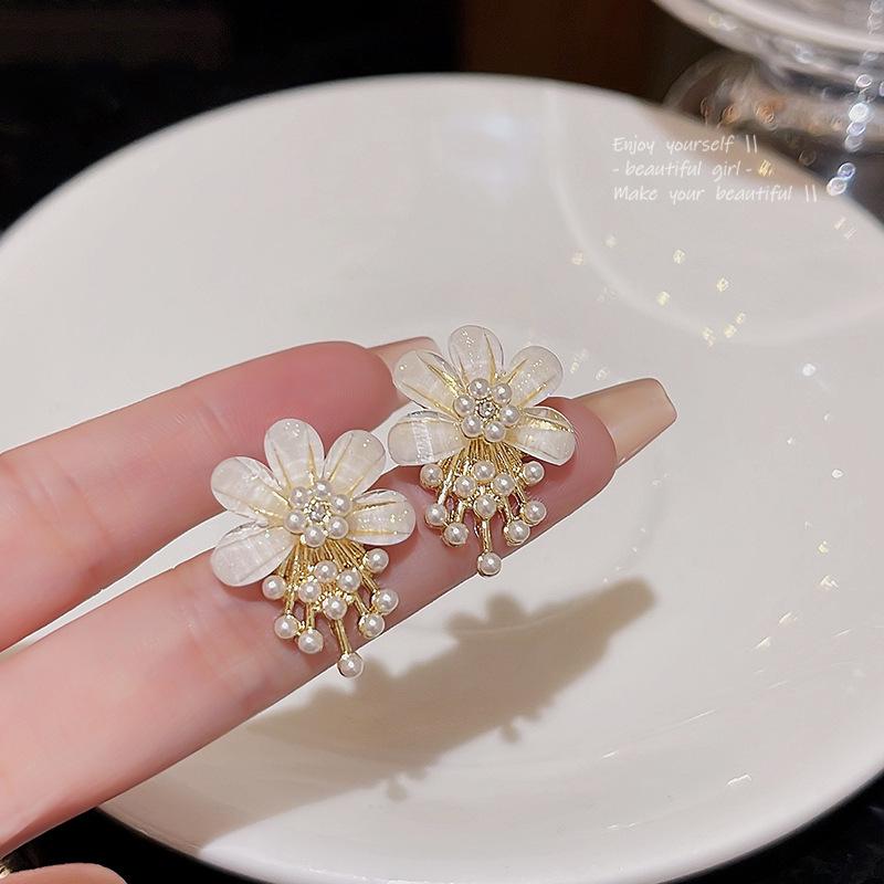 Korean High-End S925 Silver Pearl Stud Earrings – Elegant Niche Design for Women