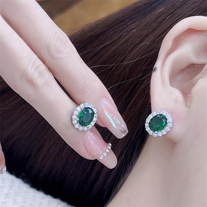 Emerald Gemstone Jewelry Set: Ring, Earrings & Necklace for Women – Luxurious High-End Design, Trendy Gift.