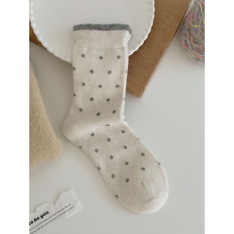 Thick and Warm Wool Socks for Women In Autumn and Winter, with Black Fungus Edges, Boneless Pile Socks and Stripes