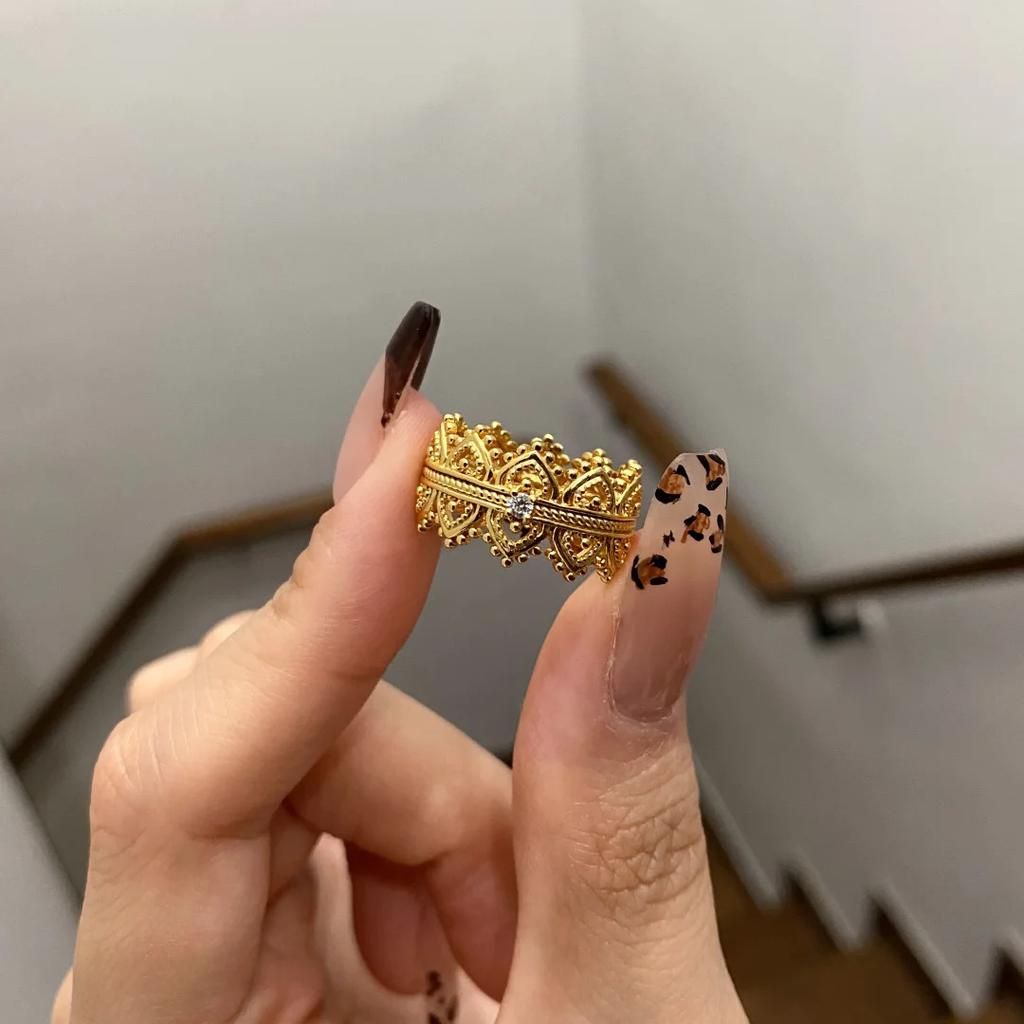 Women Retro Hollow Crown Ring, New Chinese Lace Design Light‑Luxury Woven Engraved Gold Decor Finger Ring