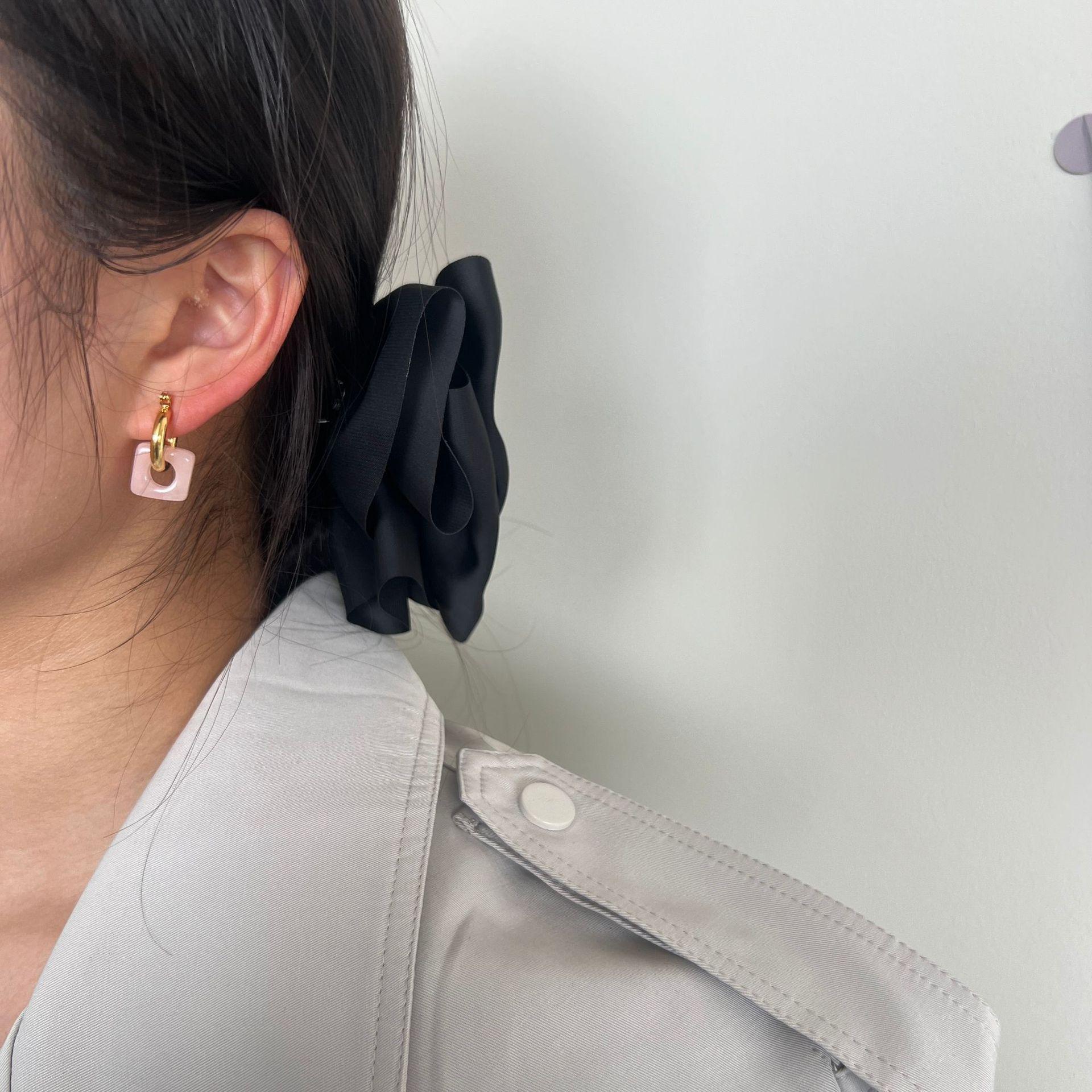 

Caramel Cheese! Premium Sense Plated 22K Real Gold Geometric Design Sense Hollow Acrylic Stud Earrings Women S Earrings Ears