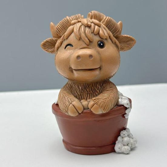 Highland Cattle Resin Statue Paper Roll Toilet Bathing Highland Cow Figurine