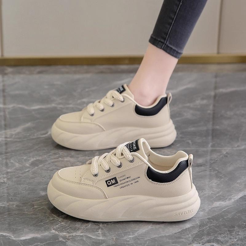 Women's shoes board shoes 2 new autumn size leather pregnant women sports and leisure shoes are not tired and soft and thick feet
