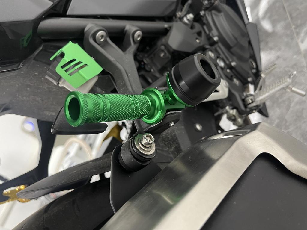 LEDISHUN Aluminum Pair of Tandem Step Sliders for Kawasaki and Z650, Z750, Z750S, Z800, Z900, Z900RS/Cafe (Green)