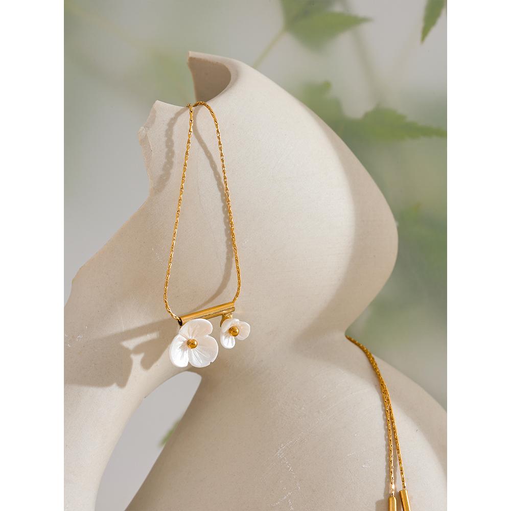 Yhpup Edelstahl Süß Romantisch Schick Harz Blume Anhänger Sommer Halskette 18 Karat Gold Farbe PVD Halsband Schmuck für Frauen Geschenk
