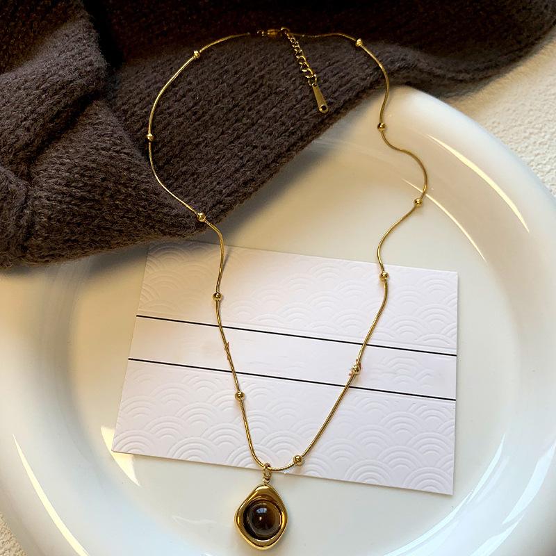 European and American retro coffee color tiger's eye stone beaded pearl necklace light luxury niche collarbone chain temperament advanced sense