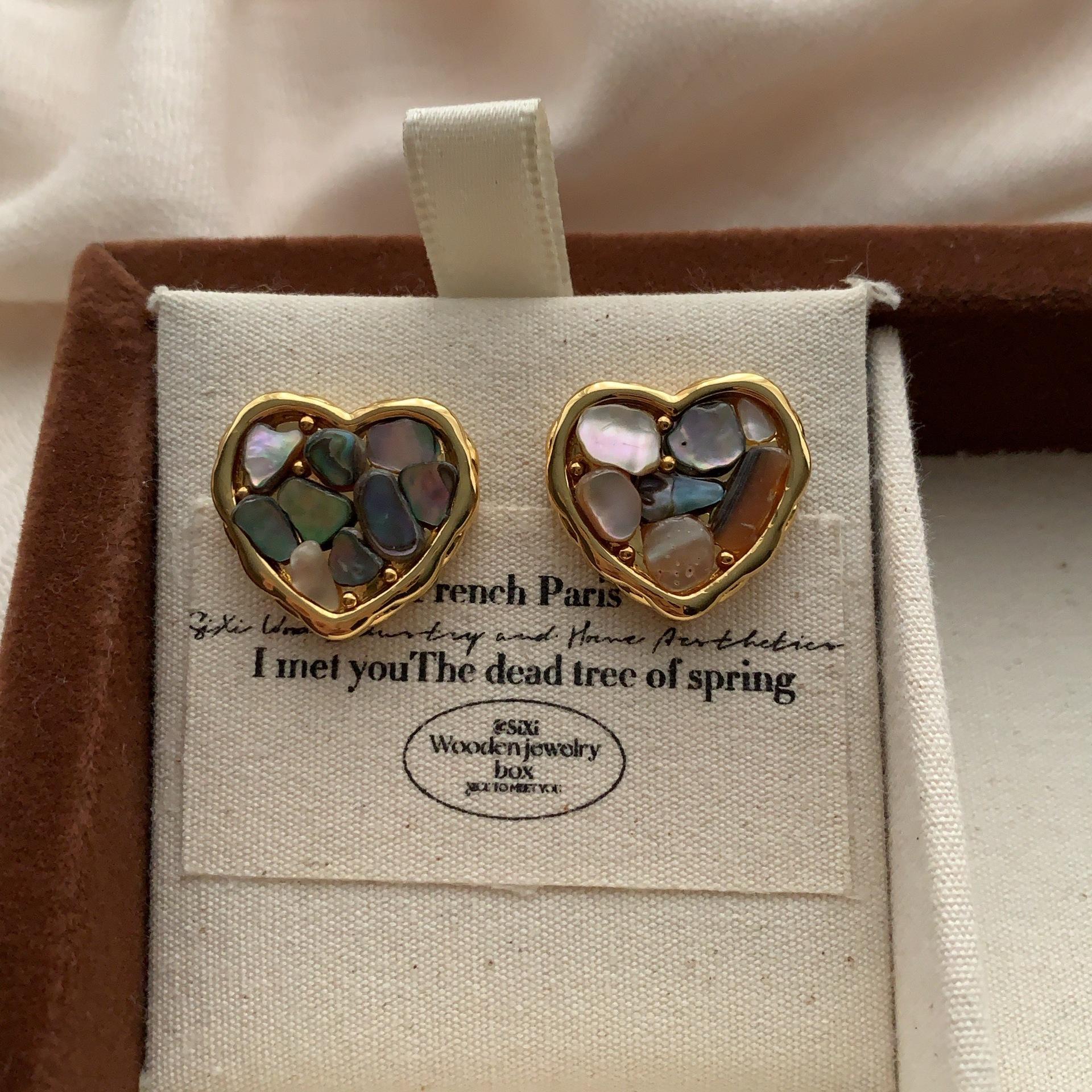 

Love Romantic Mother Of Pearl Stud Earrings Natural Pure And Elegant Light Luxury Exquisite Fashion Niche Design Earrings