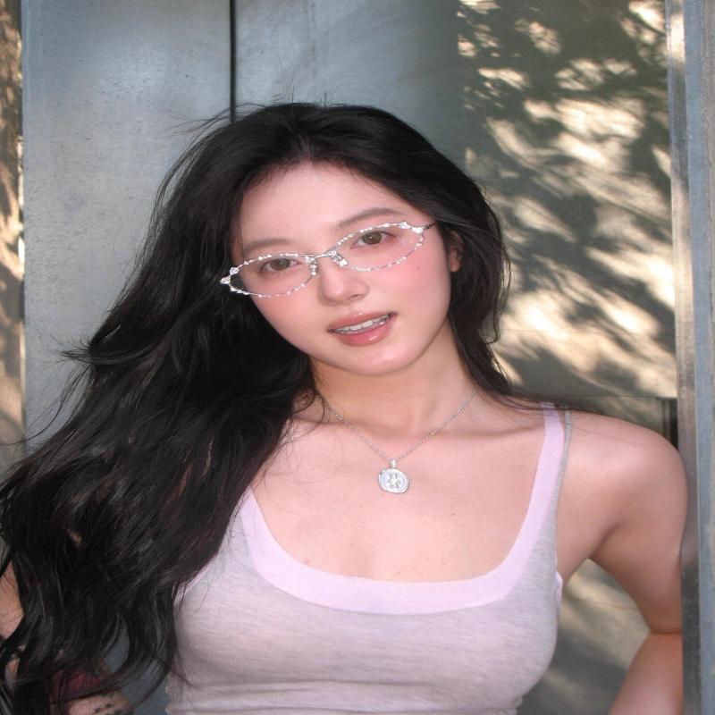 UV400 Protection Silver Oval Punk Diamond Sunglasses Women Retro Fashion for Picnics