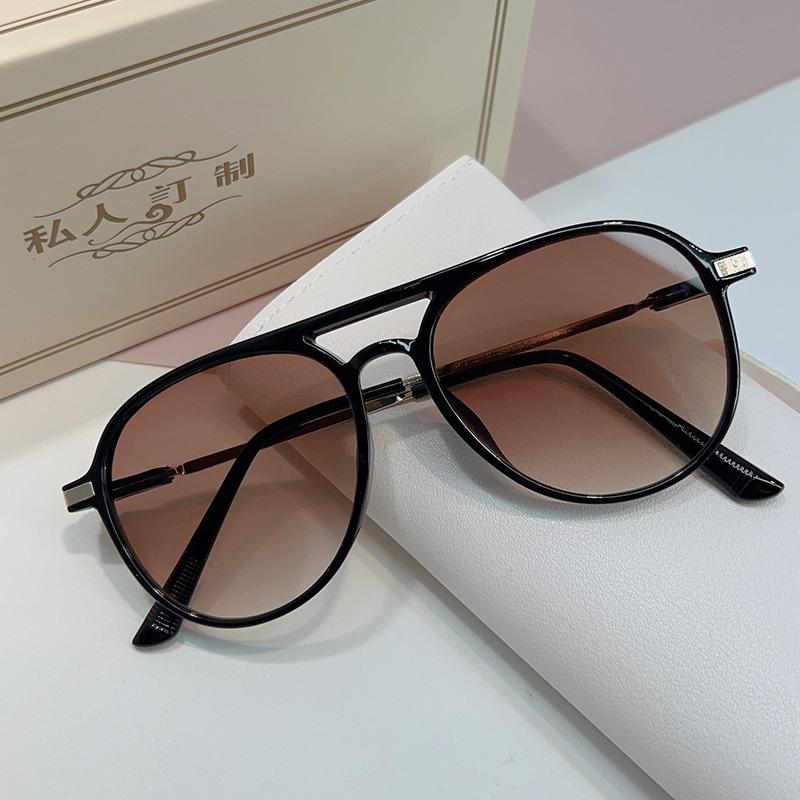 New Arrival Round Sunglasses Metal Frame Gradient Lens for Women Men Traveling Pilot Sun Glasses