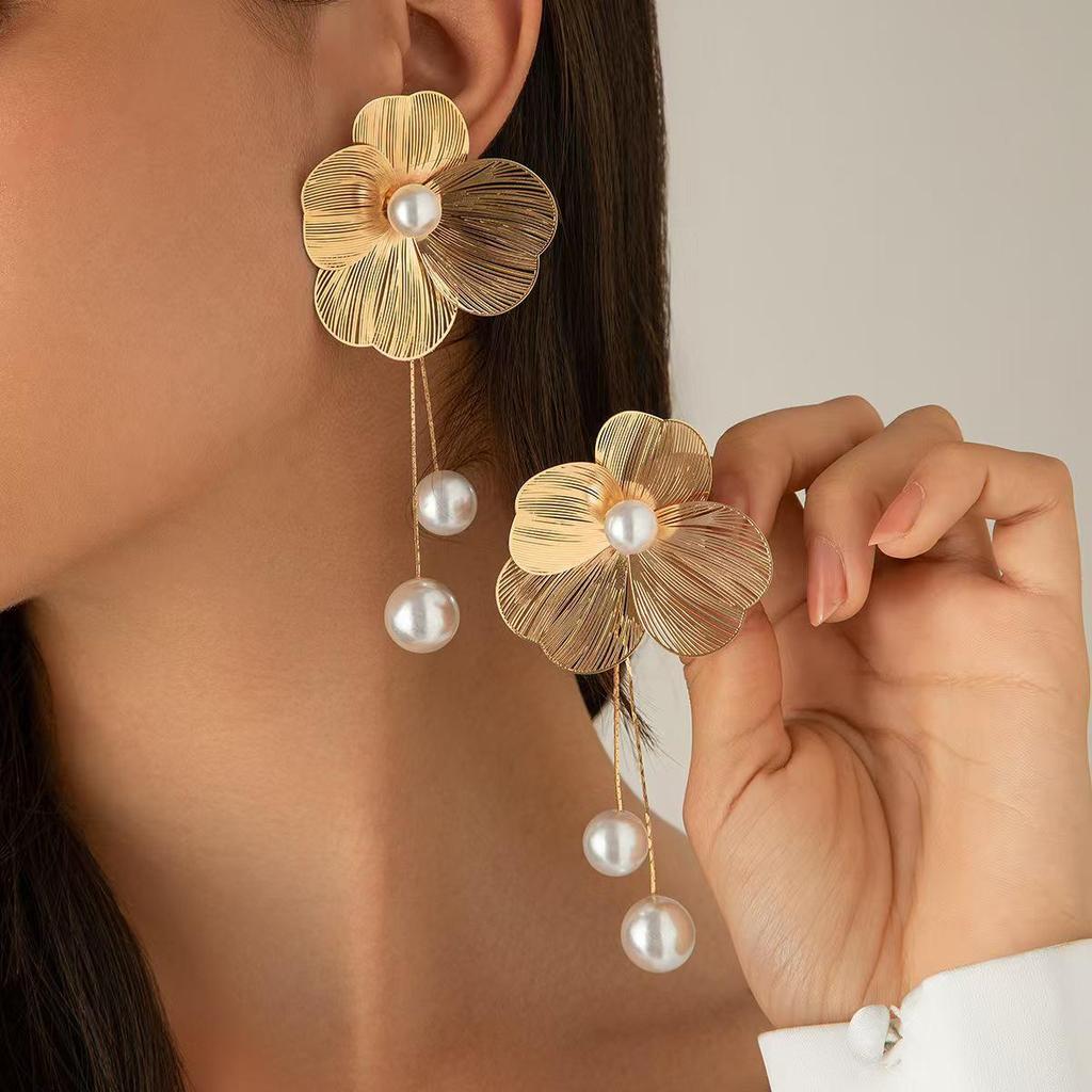 Exquisite Gold Flower Necklace & Dazzling Floral Stud Earrings - High-End Luxury Collection