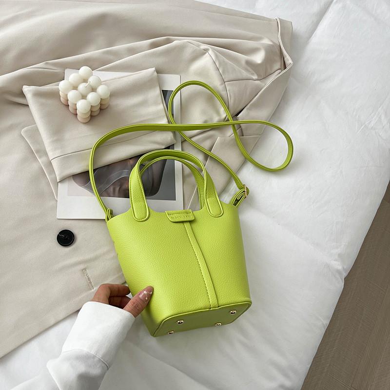 Stilvolle Koreanische Mode Damen Eimer Tasche In Schwarz Weiß Grün Und Rosa Farben Für Lässigen Alltagsgebrauch