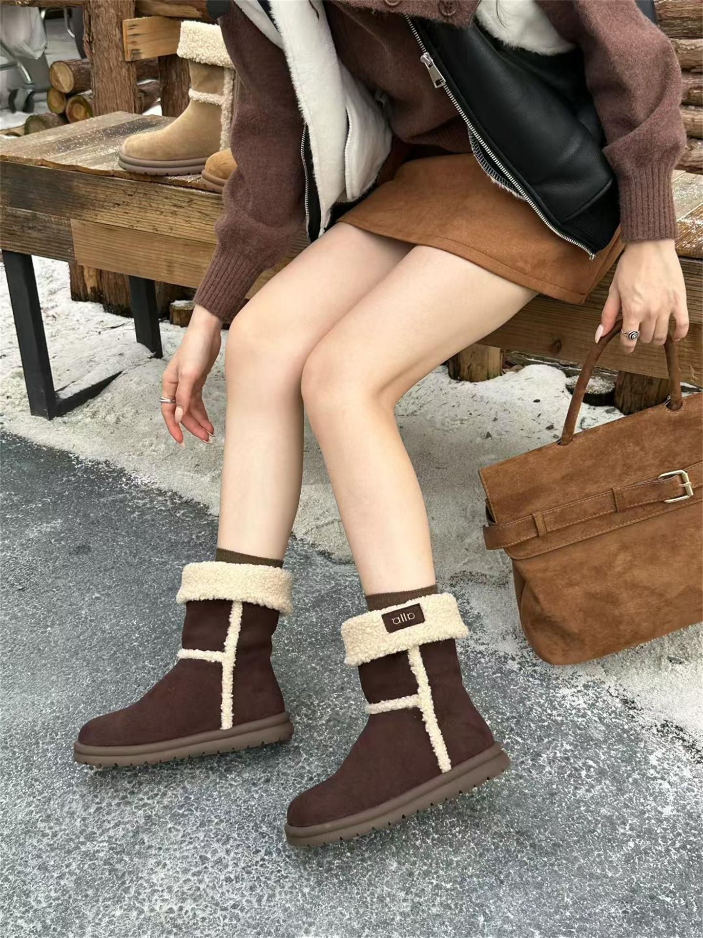 

Thickened snow boots short boots leather platform camel low heel cotton shoes wool velvet warm 2025 winter women s two wear 39