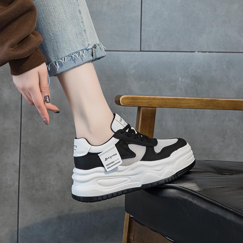 Lightweight thick-soled white shoes women's spring new small inner height-increasing board shoes versatile sports and leisure single shoes