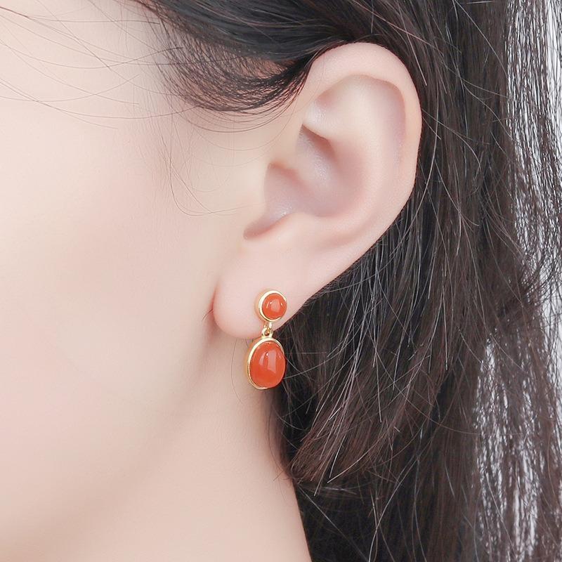 S925 sterling silver earrings for women, with natural ruby inlay and a minimalist design that is niche, high-end, and atmospheric