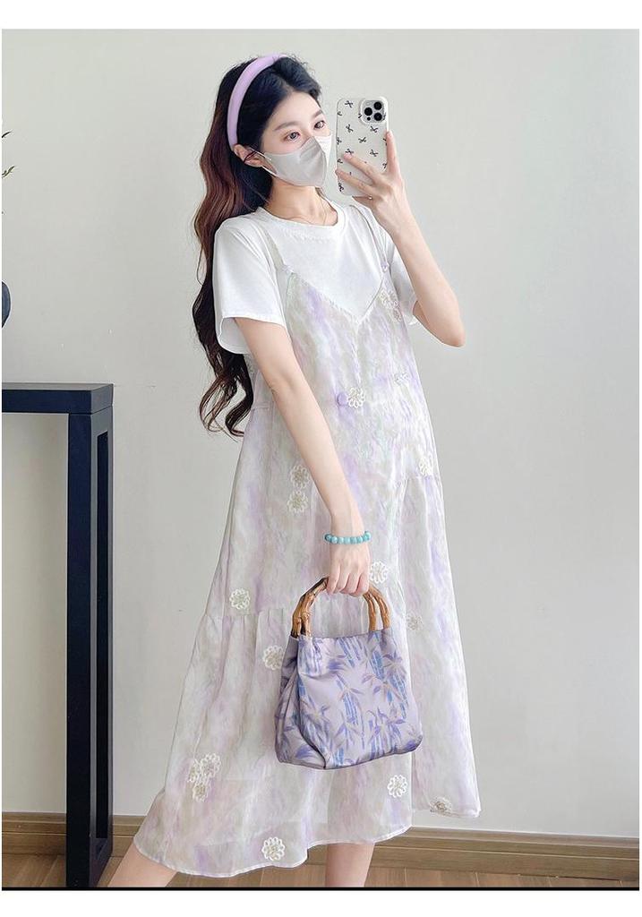 Chic Maternity Dress: Fashionable Loose Fit with Floral Embroidery and Faux Two-Piece Design