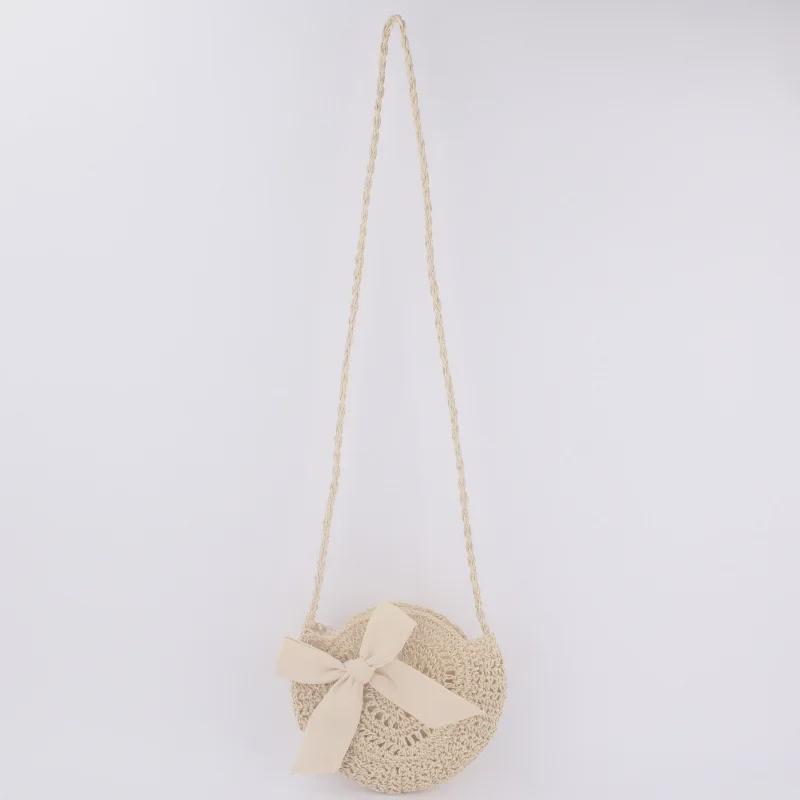 Ręcznie robiona na szydełku okrągła słomiana torebka typu crossbody z uroczą kokardką - damski dodatek plażowy