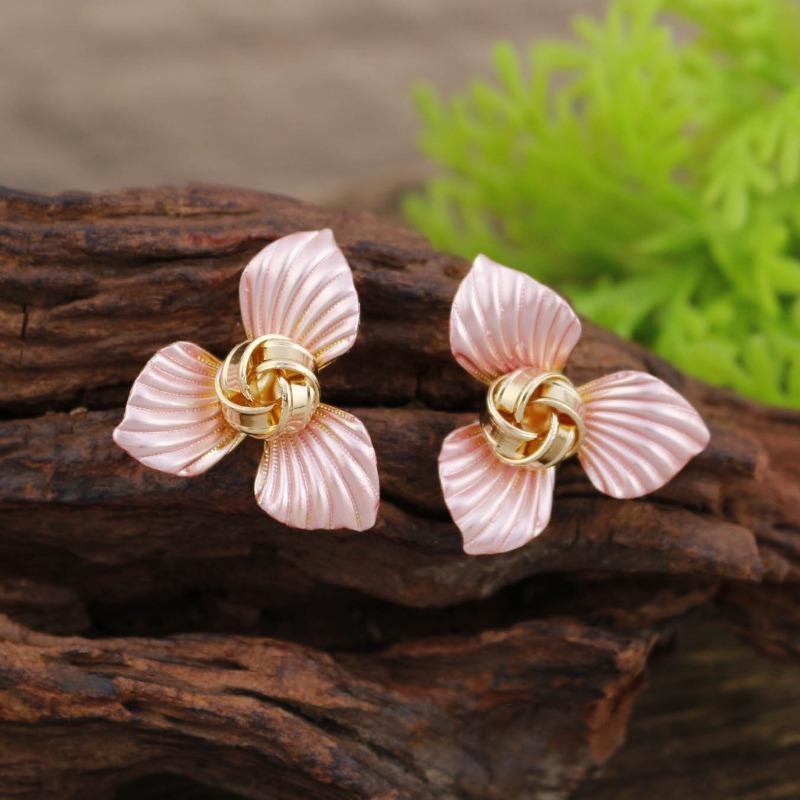 New Enamel Geometric Flower Stud Earrings Women's Fashion Simple Irregular Flower Summer Versatile Earrings