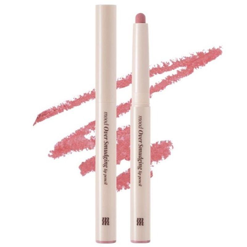 Połącz nastrój nad rozmazującym konturówką do ust