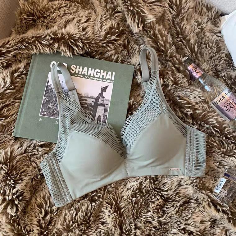 High-End Minimalist Glossy Wire-Free Bra: Comfortable, Breathable, Small Bust, Thin Cup Women's Underwear.