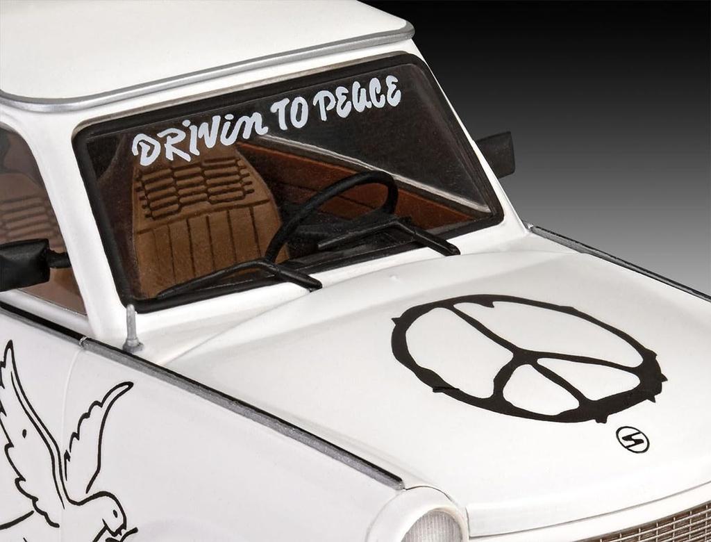 Plastikový model Trabant 601S německé úrovně Choice 07713 v měřítku 1/24.