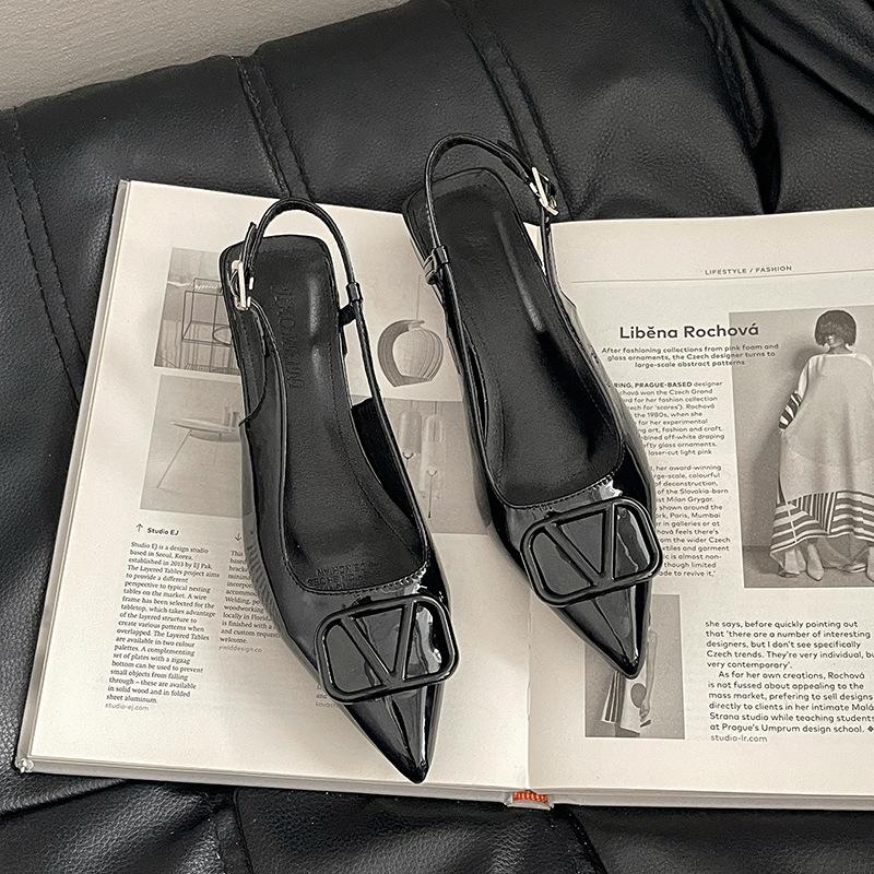 

Новые летние остроносые сандалии в сказочном стиле, с темпераментом, сандалии с закрытой пяткой, с тройным ремешком сзади, одинарная обувь, модные полушлепанцы 40 чёрный