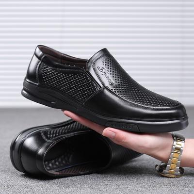 Leren schoenen heren 2025 zomer ademende holle sandalen heren leer middelbare leeftijd en oudere vrijetijdsschoenen zachte zool antislip papa schoenen