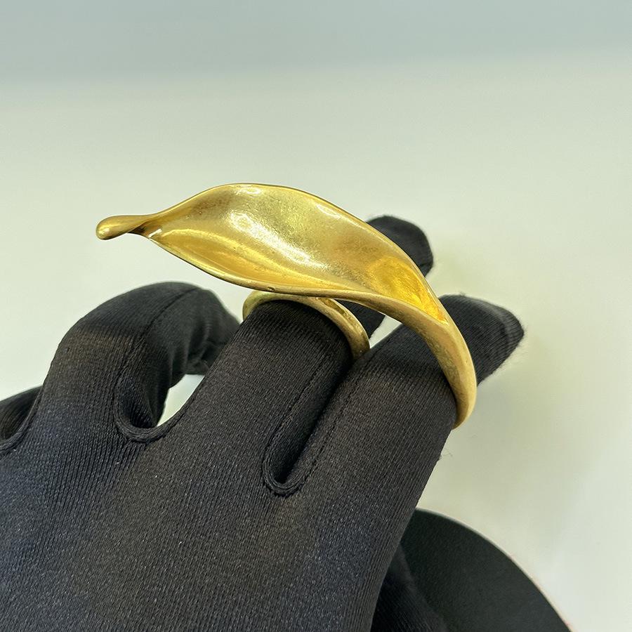 Golden Leaf Flower Necklace — European & American Style, High-End Fashion, Exaggerated Open Design