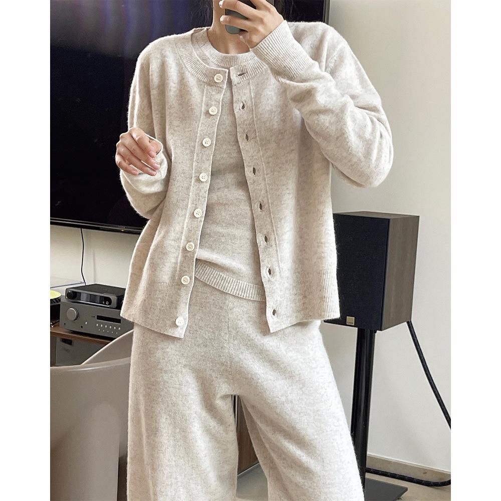 

Зимовий кардиган жіночий в корейському стилі з м якої вовни - Круглий виріз, Вільний крій, Теплий, Приємний до шкіри One Size