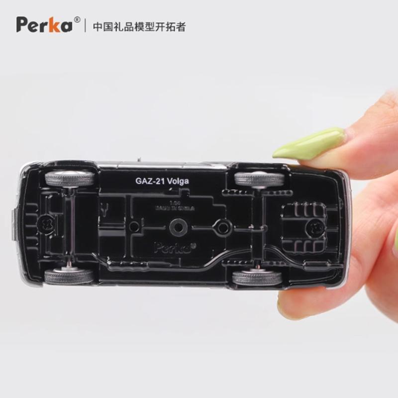 Perka Diecast 1:64 Scale Soviet M21 GAZ-21 Volga Alloy Car Model Collection Souvenir Static Display Ornaments Gift