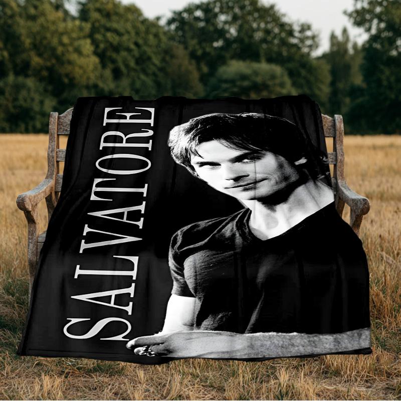 Coperta Morbida Damon Salvatore Romance in Flanella per Divano, Interno, Campeggio, Soggiorno, Ufficio, Sedia e Letto Morbido Regalo di Compleanno
