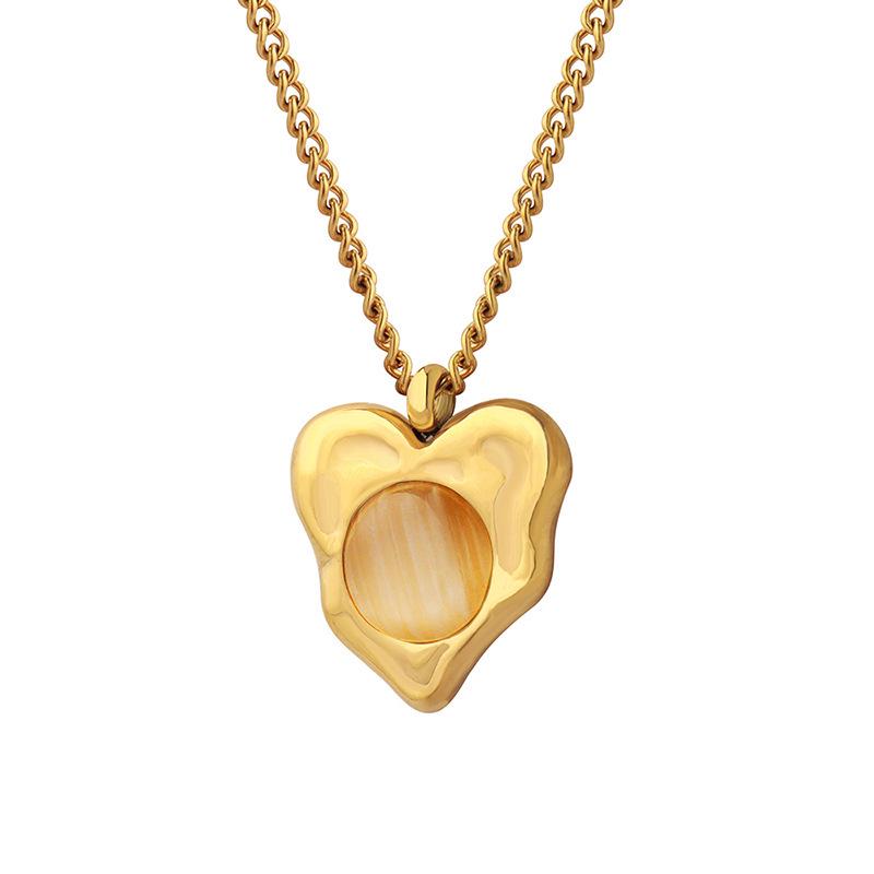 Hong Kong-Style Elegant Heart-Shaped Cat's Eye Stone Pendant Necklace On Gold-Plated Clavicle Chain.