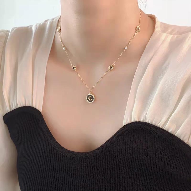 Elegant Metal Heart Clavicle Necklace for Women - Light Luxury Design