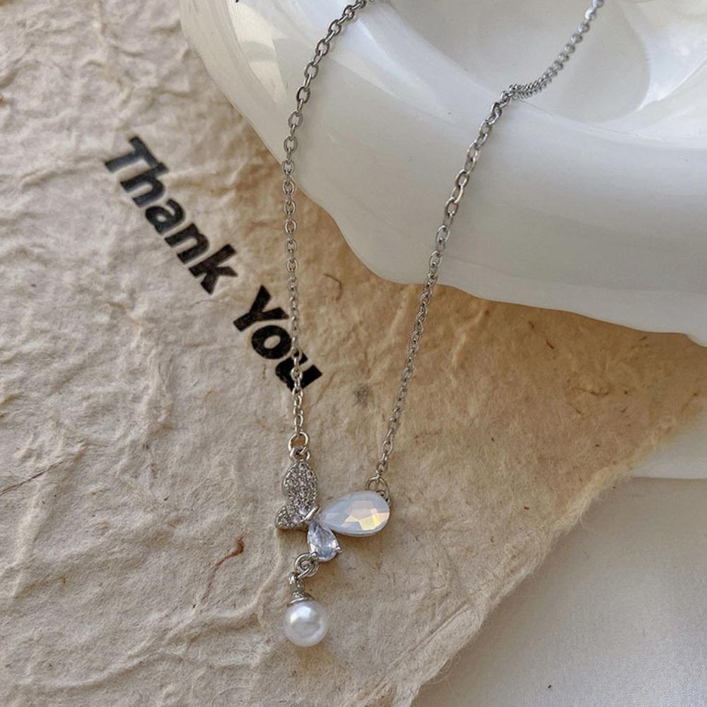JMXD-Smart, Temperament Butterfly Necklace Women's High Sense Versatile Pearl Fringed Collarbone Chain