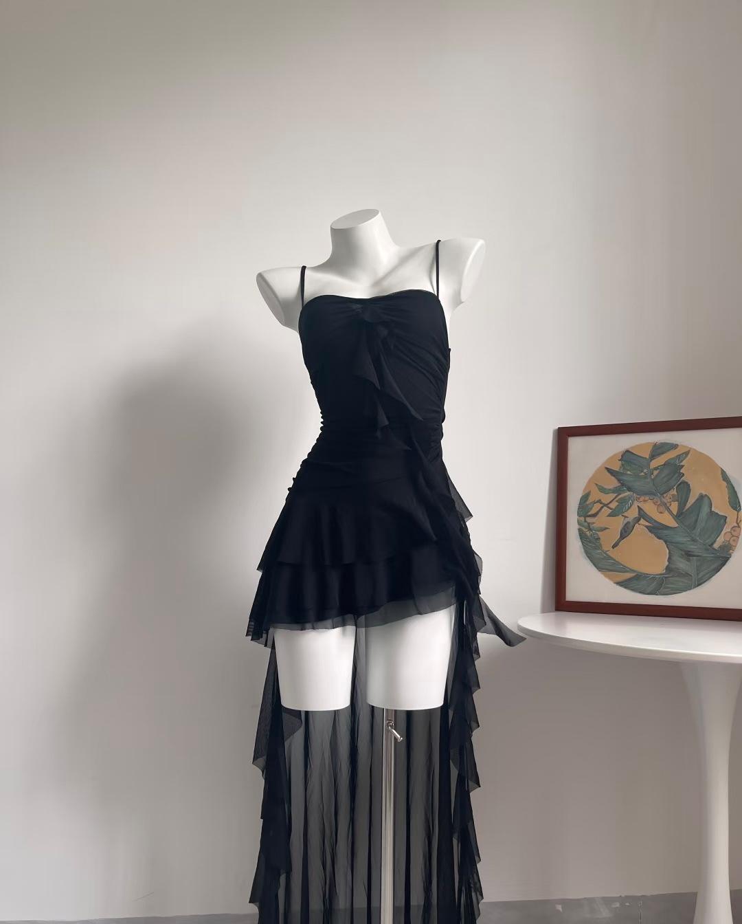 

Elegant Black Spaghetti Strap Summer Mini Dress with Ruffle Skirt Large чорний