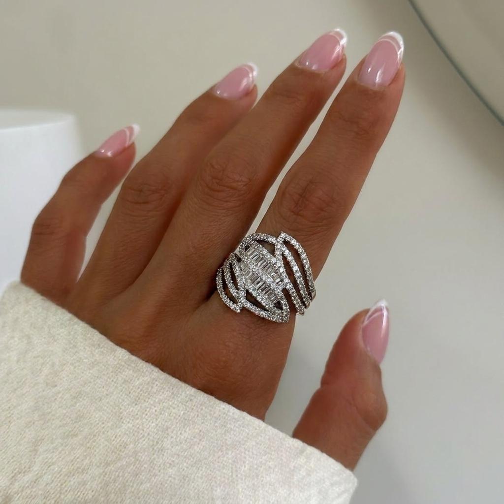 Luxuriöser Übergröße Schmetterlingsring für Damen Micro Pave Zirkonia Übertriebener Hohlblatt Geometrischer Fingerring Party Hochzeits Schmuck brown