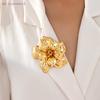 Spilla Grande Floreale Dorata 3D Stratificata da Donna Audace Retrò Elegante Accessorio per Collare Per Festa Matrimonio Uso Quotidiano