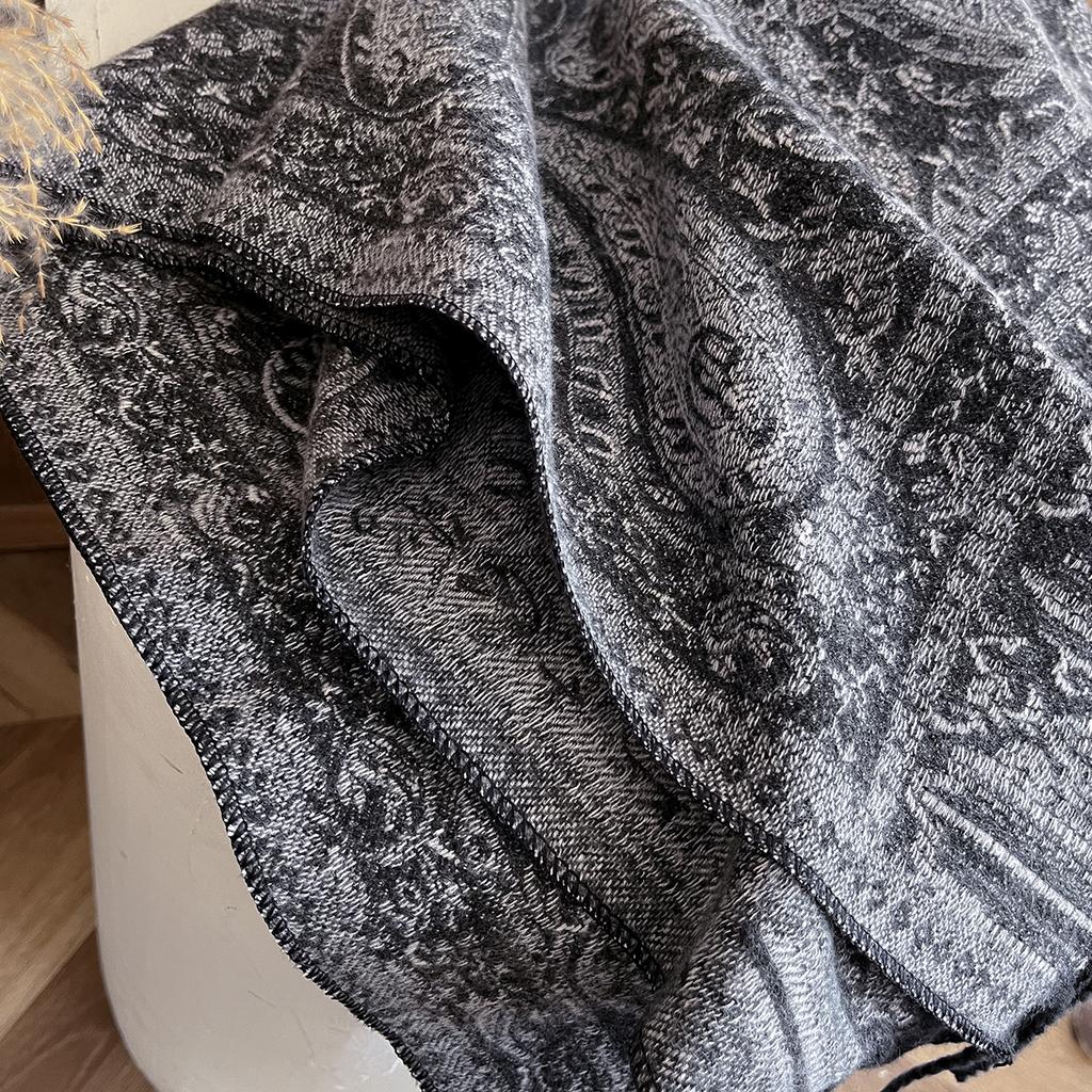 Winter  National Style Paisley Design Thick Pashmina Warm Shawl Long Tassel Print Scarf Women Keep Warm Poncho Stoles
