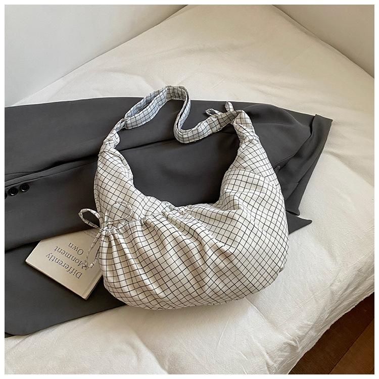 

Холщовая сумка на шнурке 2025 осень и зима новая корейская ленивая сумка-пельмень в клетку для поездок на работу плечевая сумка-мессенджер женская сумка белый