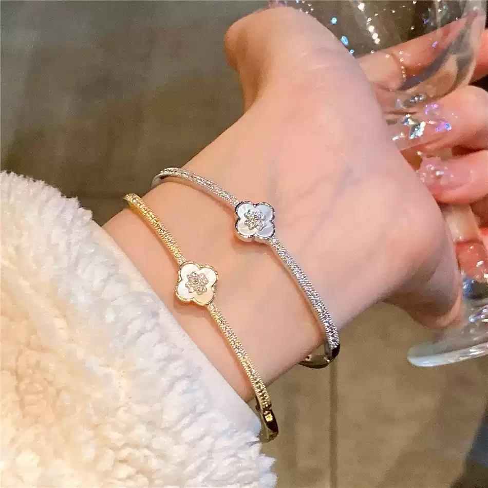 Zircon Fritillary Four-petaled Flower Bracelet Light Luxury High Sense Simple Fashion Versatile Exquisite Niche Design Jewelry