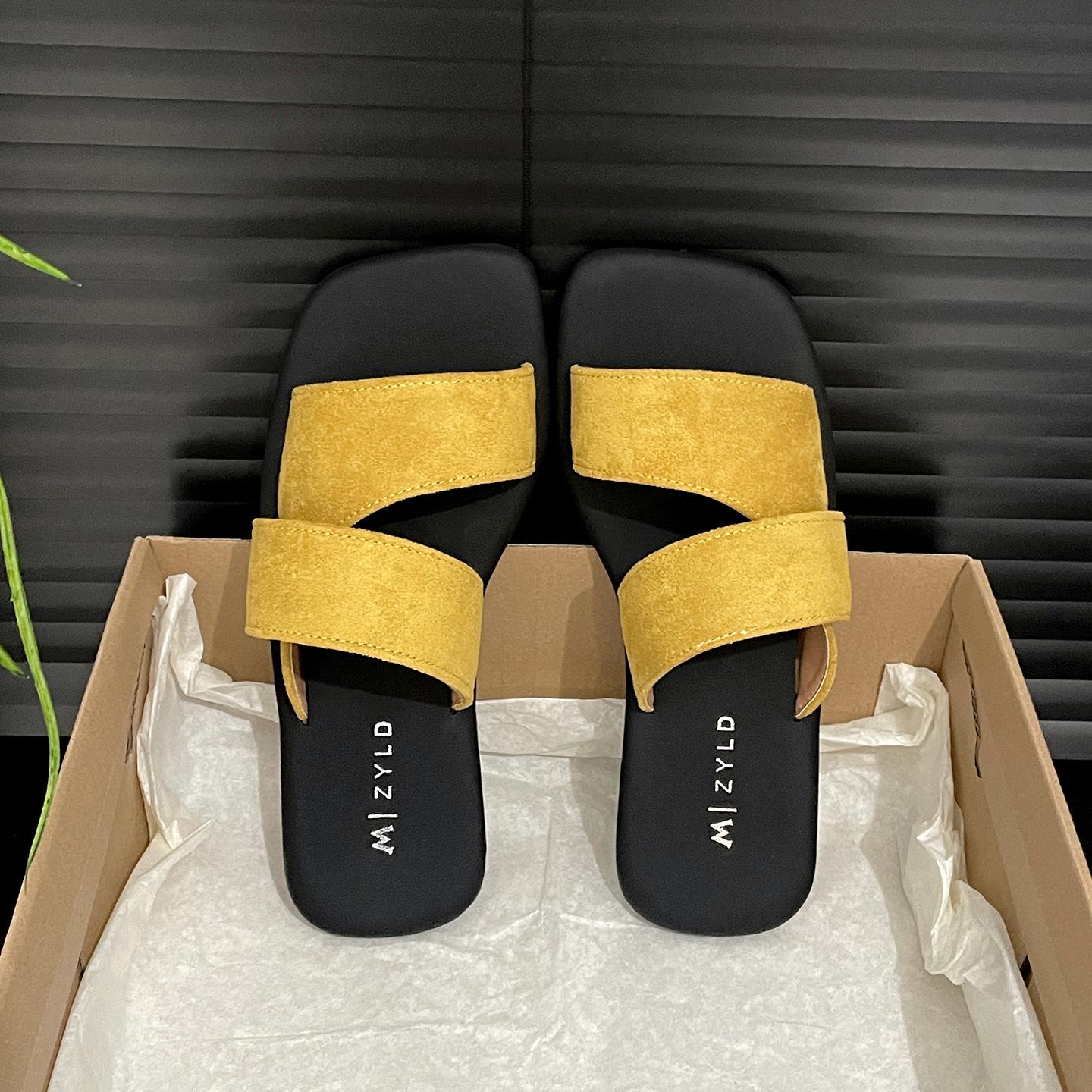 

White retro non-slip flat-bottomed one-word slippers for women s summer wear 2025 new models with skirts versatile French cool slippers 40 жёлтый