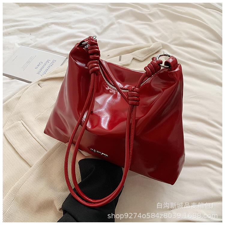 

Fashion large-capacity commuter tote bag women s 2025 summer new simple texture shoulder bag design underarm bag