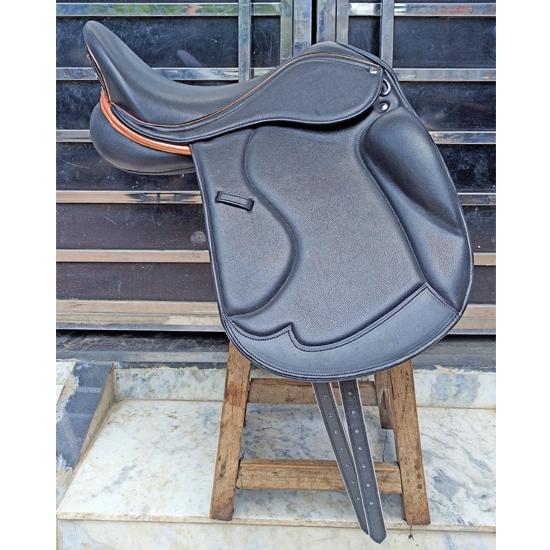 

Кожаное выездковое седло с двойным клапаном и сменными вставками, размер 17 , 17,5 , 18 17 inch чёрный