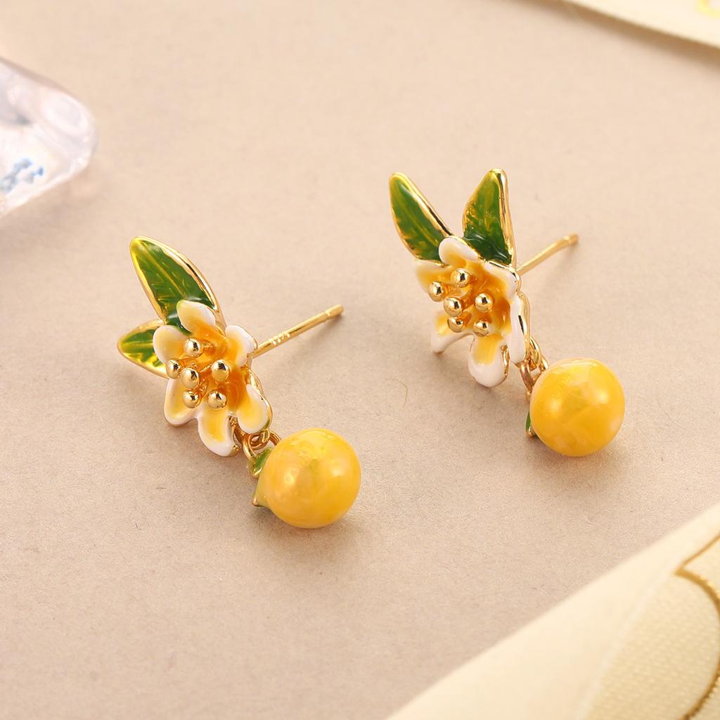 Korean version of simple Mori oil painting earrings, small fresh diamond-set flowers S925 silver needle dripping oil does not fade, sweet earrings