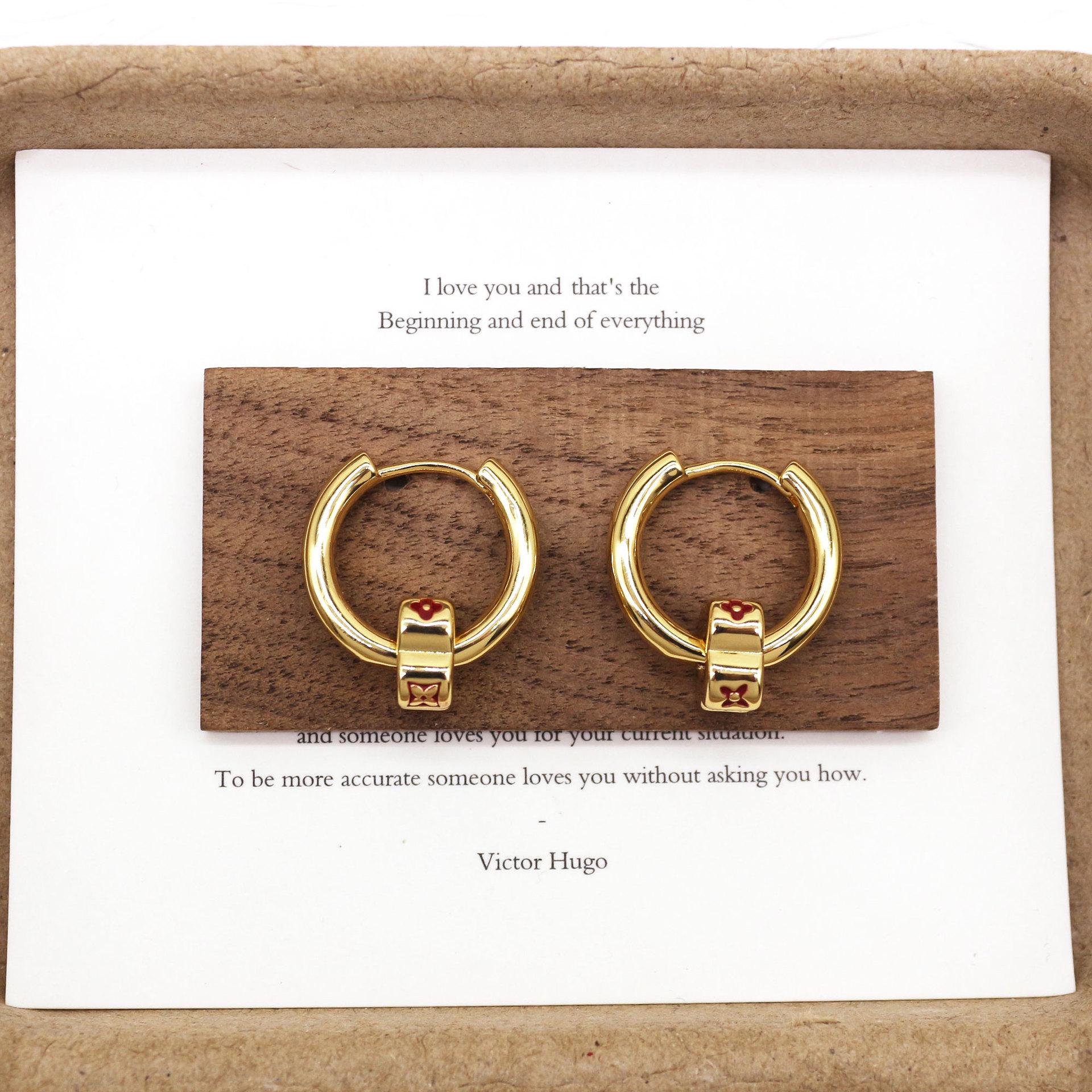 Niche Lightweight Luxury Small Flower Stud Earrings: Exquisite, Versatile, Retro Jewelry for Women s Fashionable Temperament. None