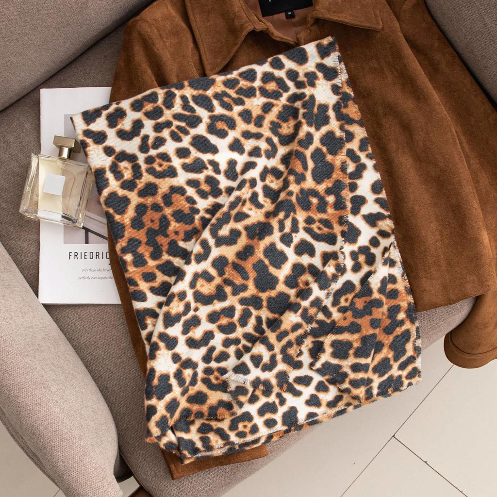 Autumn New Leopard Print Scarf for Women High End  Soft  Warm and Fashionable Commuting Imitation Cashmere Tassel Scarf for Women