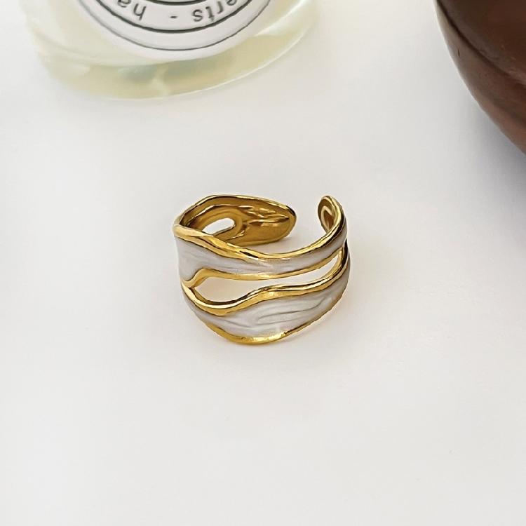 High Quality Alloy Ring With Wrinkle And Hollow Features Enhanced By White Drip Oil For A Sophisticated Touch